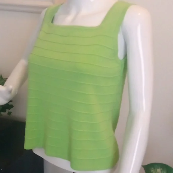 Lightweight Knit Green Sleeveless Top - Size: M - Picture 2 of 8